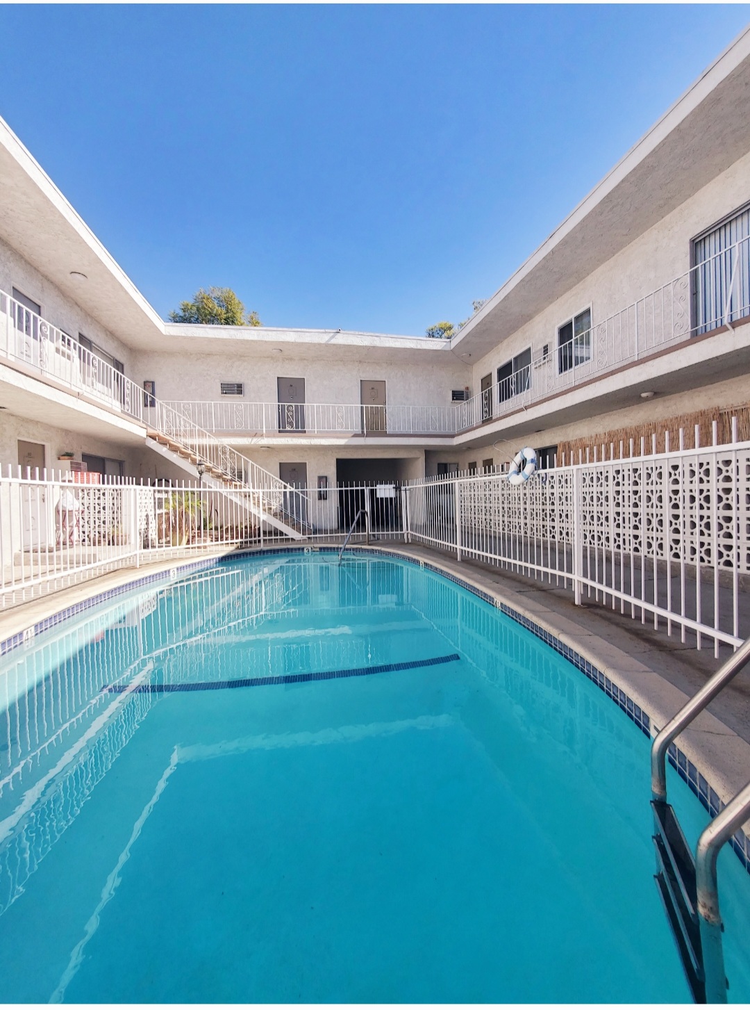 425 North Hobart Blvd. - 108