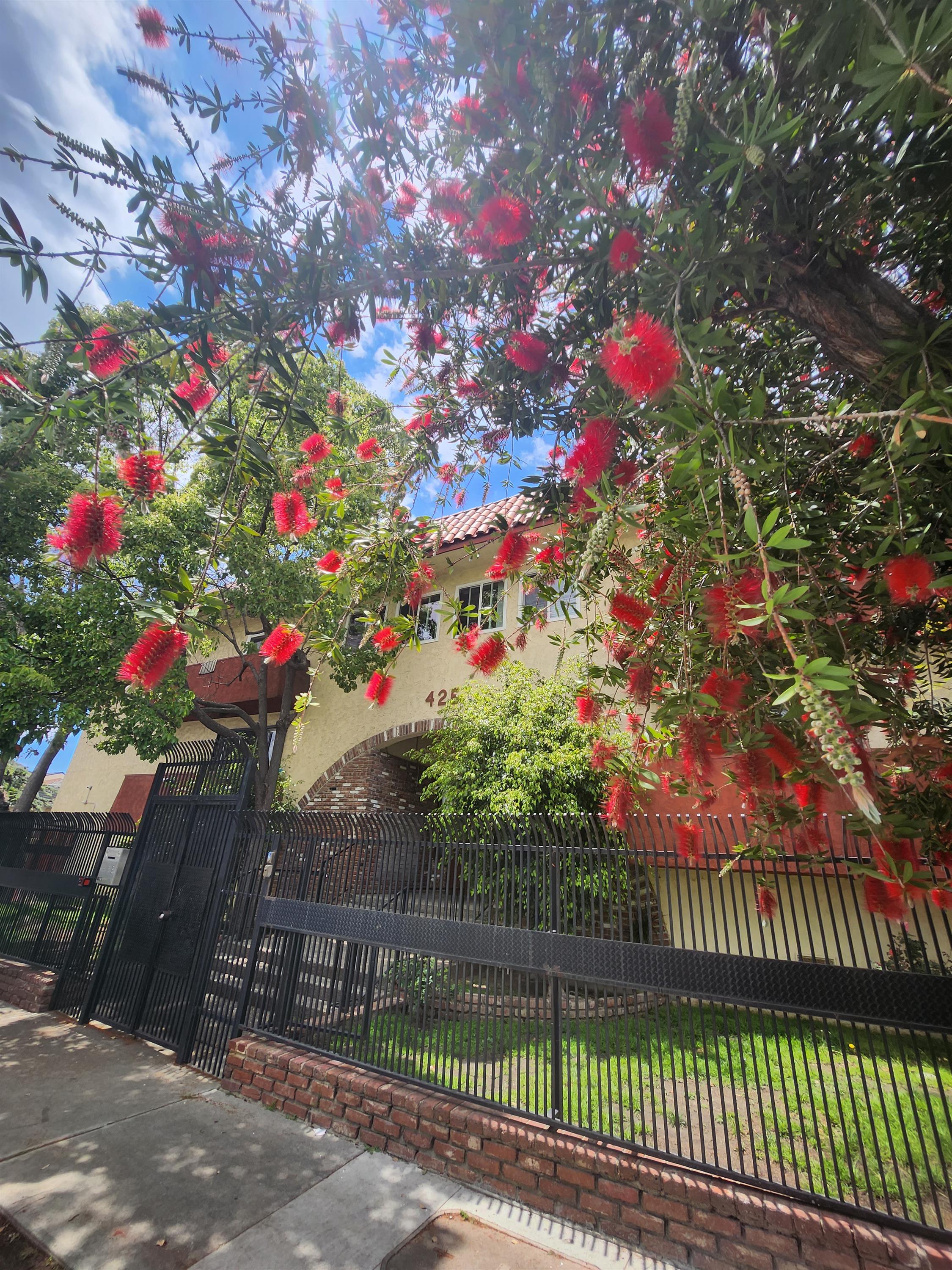 425 North Hobart Blvd - 101